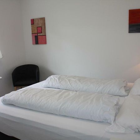 Brekkugata 33 Guesthouse آكيورِيْري المظهر الخارجي الصورة