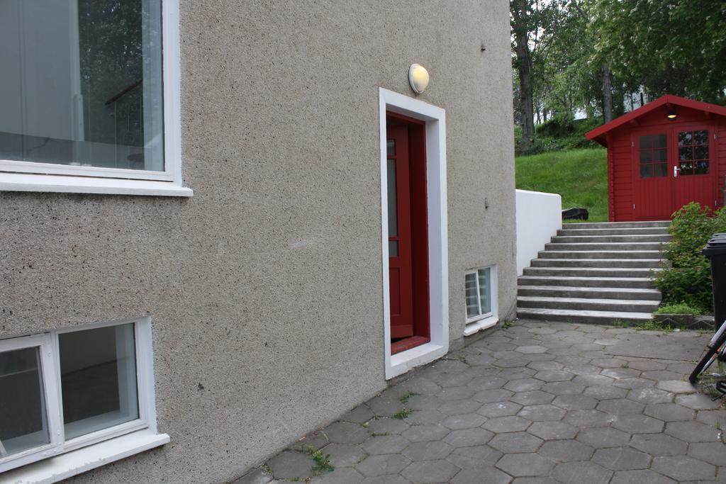 Brekkugata 33 Guesthouse آكيورِيْري المظهر الخارجي الصورة