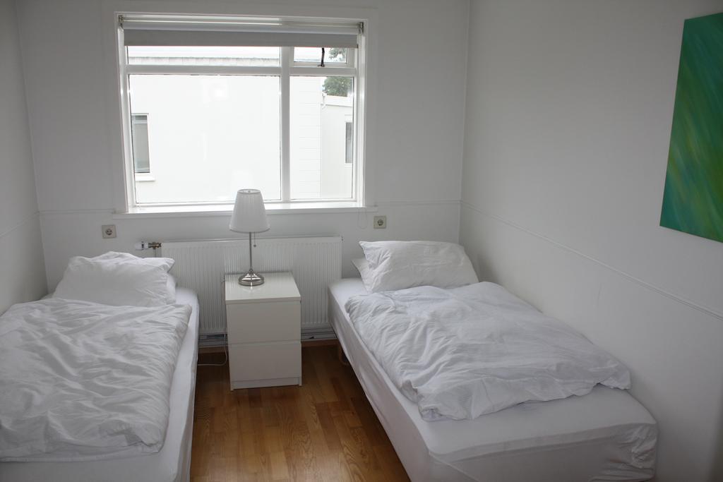Brekkugata 33 Guesthouse آكيورِيْري المظهر الخارجي الصورة