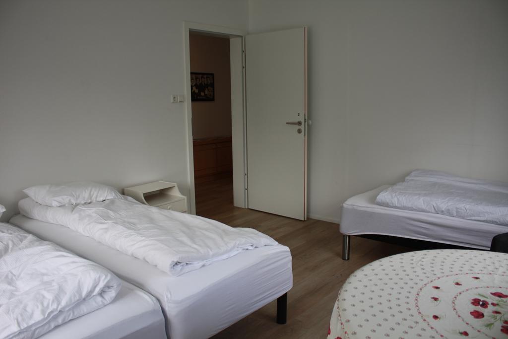 Brekkugata 33 Guesthouse آكيورِيْري المظهر الخارجي الصورة