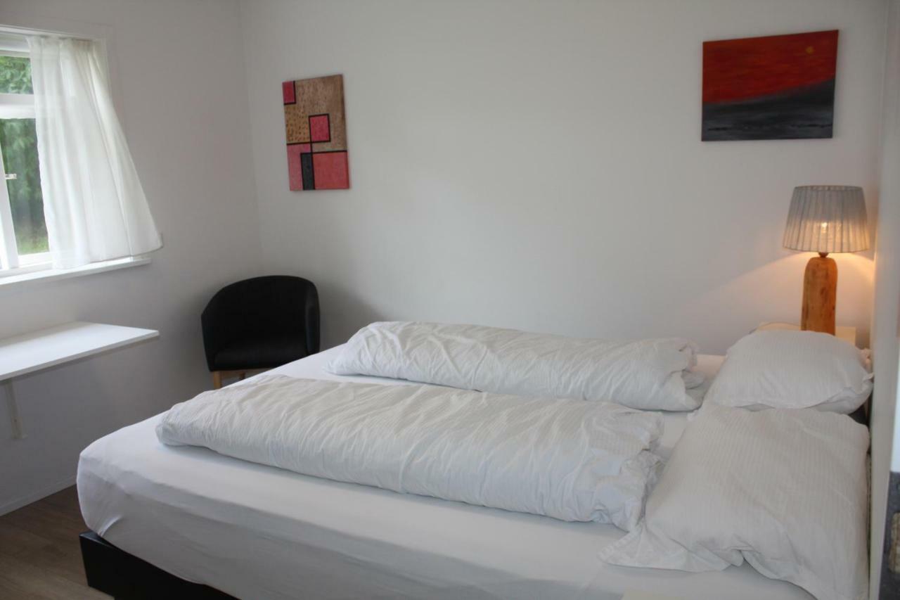 Brekkugata 33 Guesthouse آكيورِيْري المظهر الخارجي الصورة