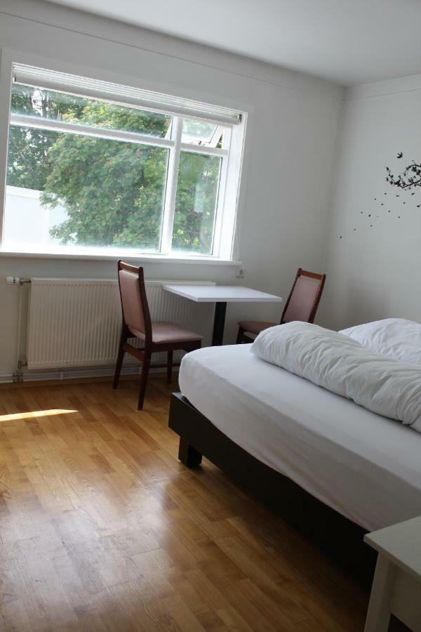 Brekkugata 33 Guesthouse آكيورِيْري المظهر الخارجي الصورة